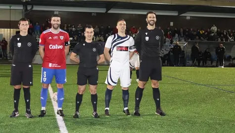Pablo Vigo como capitan da Seleccion da Costa QPC nun dos Partidos Solidarios