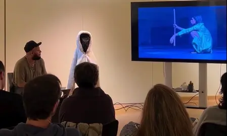 Osikan presentando Eyila no FIOT