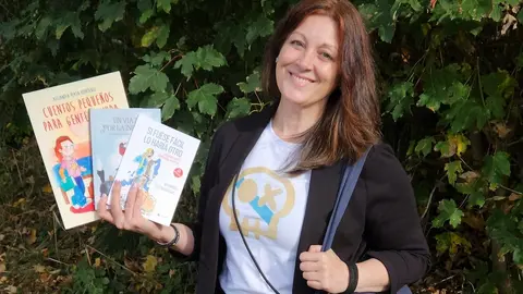 Alejandra Plaza cos seuslibros na Feira de Frankfurt