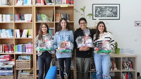 Alumnas do IES de Baio co podcast premiado