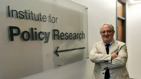 Ricardo Garcia Mira Universidade de Bath