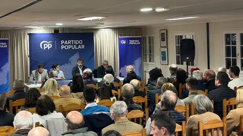REUNIÓN PP provincial en  CAMARIÑAS
