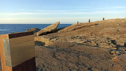 Daniel Haz paneis nas pedras da Barca