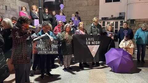 Concentracion en Laxe polo 25N-Foto-Vitor de Mira