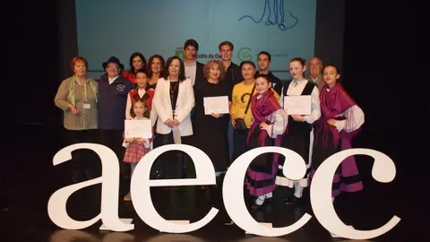 Integrantes grupos, presentadores e directiva Festival AECC de Cee