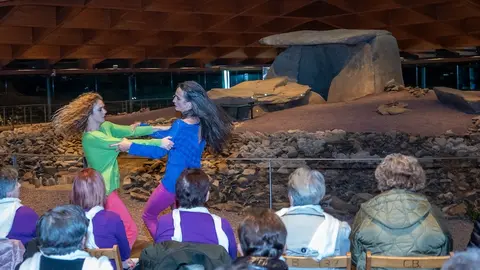 Danza no Dolmen de Dombate contra o 25N