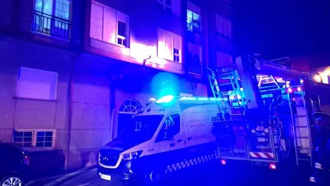 CONSORCIO PRONVINCIAL BOMBEIROS - Rescate dúas persoas en Muxía