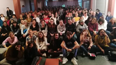 Imaxe do auditorio de Pponteceso cheo nun Ciclo de teatro