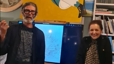 Nando Leston e Guadalupe Vazquez Formoso na presentación Alicia no Labirinto das Sombras no Tinglado (Carnota)