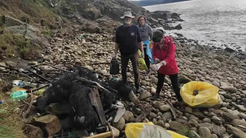 Limpeza de Mar de Fabula nos Coidos de Camarinas