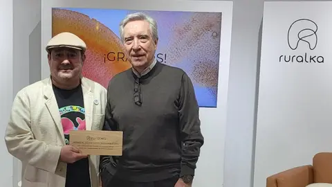 Pepe Formoso con Inaki Gabilondo recibindo o Premio Ruralka