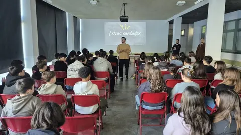 Letras Cantadas nos centros de ensino de Carballo