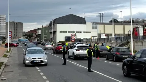control policia-garda civil-Carballo