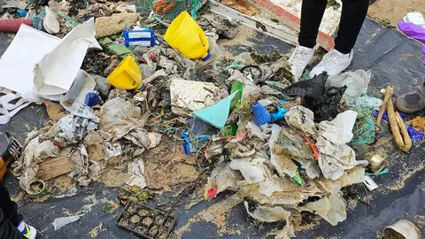 Lixo recollido na praia Area da Vila na limpeza de Mar de Fabula 2