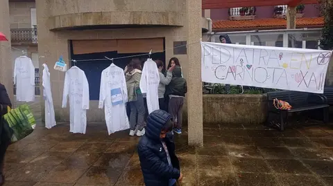 Protesta en Carnota conta a falta de atencion pediatrica 