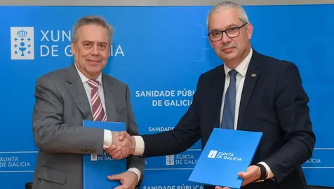 O conselleiro de Sanidade, Antonio Gómez Caamaño, asina un convenio de colaboración coa Asociación Renacer para o desenvolvemento de programas de incorporación social a pacientes con trastornos adictivos.