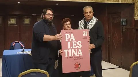 Óscar Valadares, Ánxela Gippini e Sami Ashour na Presentacion mobilizacions por Palstina en Galicia