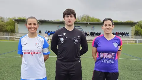Eva Lago e Paula Mouzo co arbitro Borja Rey