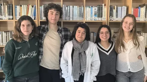 Equipo de Quimica do IES Agra Raices coa mestra María José Pena