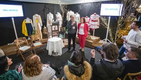 Alfonso de Sas nunha presentacion na Mostra do Encaixe 2024