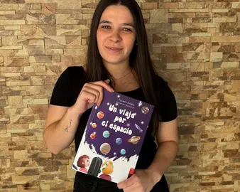 Agueda Antelo co seu libro Un viaje por el espacio