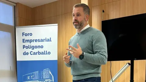 Rubén Lorenzo nunha reunión sobre o polígono industrial de Carballo