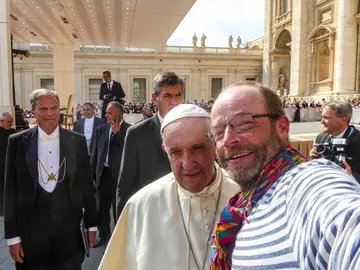 Steffen Pfeiffer co Papa Francisco o 18-09-2016 no 50 cumpleanos do peregrino fisterro-aleman