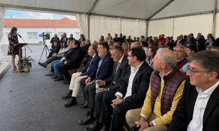 Homnenaxe a Manuel Perez Marono en Baio