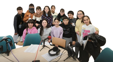 Copia de Documento A4 Periódico Boletín Informativo Noticias Clásico Minimalista Blanco y Negro copia