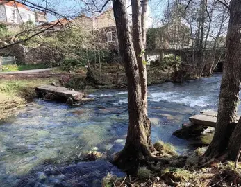Ponte Vella de Abelleira-Muros sobre o rio Rateira