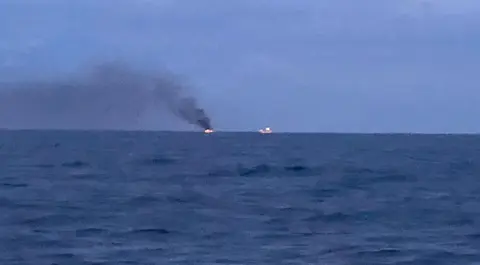 incendio barco muros
