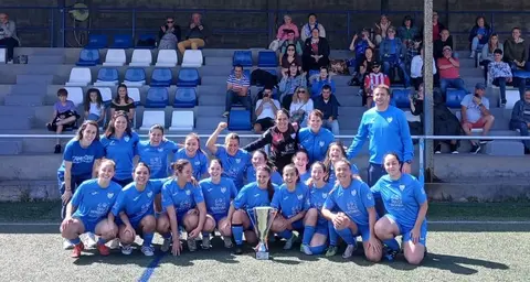 Corme celebrando o titulo no Cairo