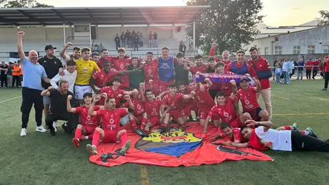CF Muxia celebrando o pase a final da Copa da Costa 2025 no Cunchido