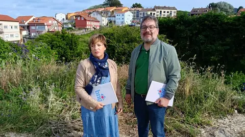 Tareixa Fdez e Oscar Insua do BNG en Fisterra