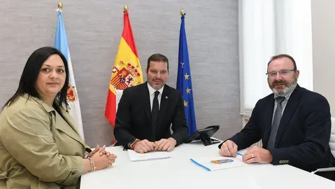 Noelia Freijeiro e Eduardo Parga co Conselleiro de Cultura