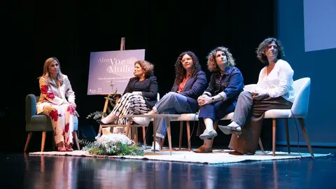 Foro Alzavoz de Muller en Vimianzo ponentes institucionais