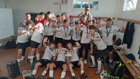 Os Xuvenis do Dumbria campions da Copa da Costa 2025