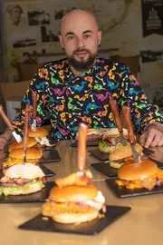 qpc-moncho-burguer-lira-solete-guiarepsol