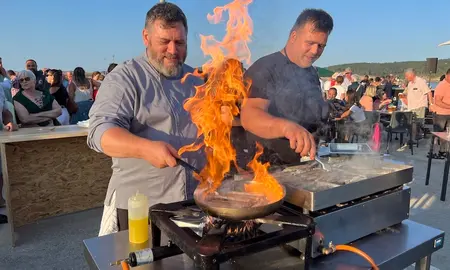 Concinando navallas en Laxe