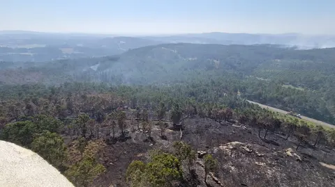 Vista aerea do Incendio de Brantuas dende o Faro
