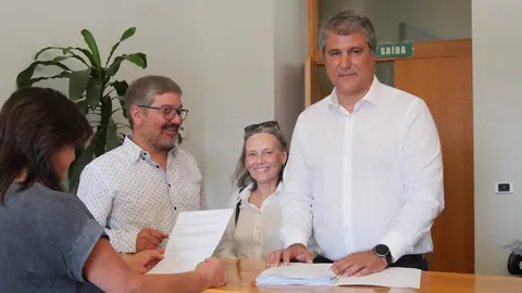 Oscar Insua e o alcalde de Corcubion Xabier Dominguez Drok