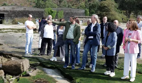 O presidente da Xunta, Alfonso Rueda, acompañado pola conselleira de Medio Ambiente e Cambio Climático, Ángeles Vázquez, visita a baleeira de Caneliñas. Praia de Caneliñas (Cee), 12/09/25.