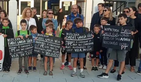 Concentracion CEIP Vila de Cee conta os recortes 3