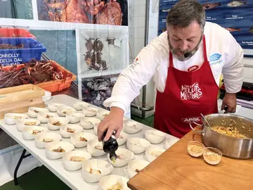 Miguel Mosteiro nunha degustacion