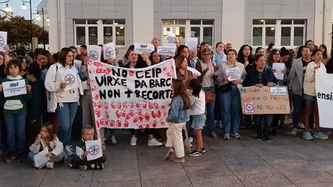 Familias de CIP Virxe da Barca na concentracion de Cee