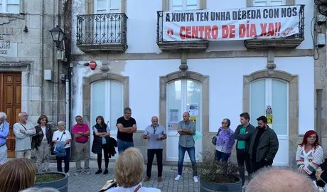 Concentracion polo Centro de Dia de Corcubion 1
