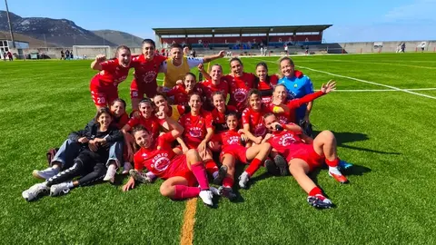 Muxia CF Fem celebrando a nova vitoria