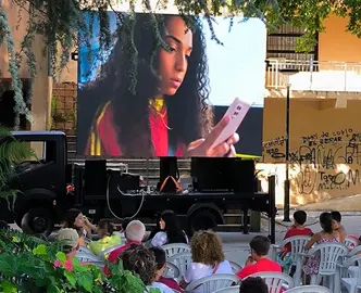 O Camion con Pantalla Xigante de NAFCOM