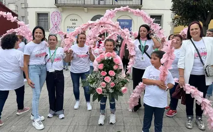 Danza ROSA EN CAMARINAS POR Cancro de Mama