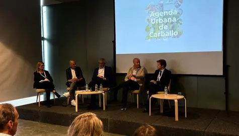 O Concelleiro Ivan Andrade no Foro Urbano coa Axenda Carballo